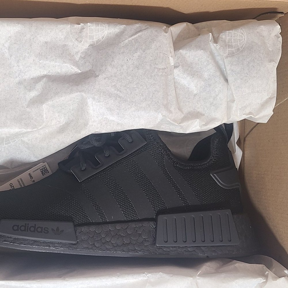 New With Box Adidas NMD R1 Primeblue Men Sz 11 Black Classic